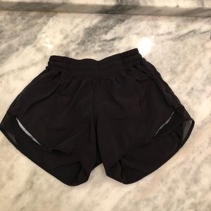 lululemon black hotty hot shorts size 2!